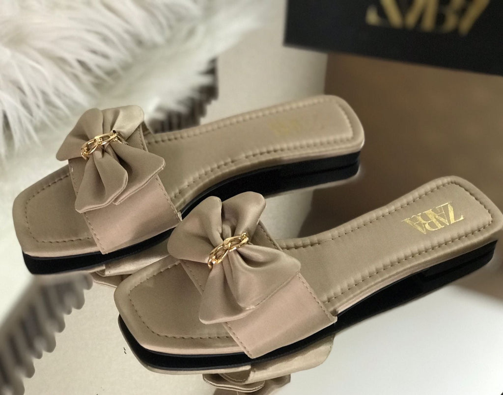 Z-a-r-a-Bow flat...