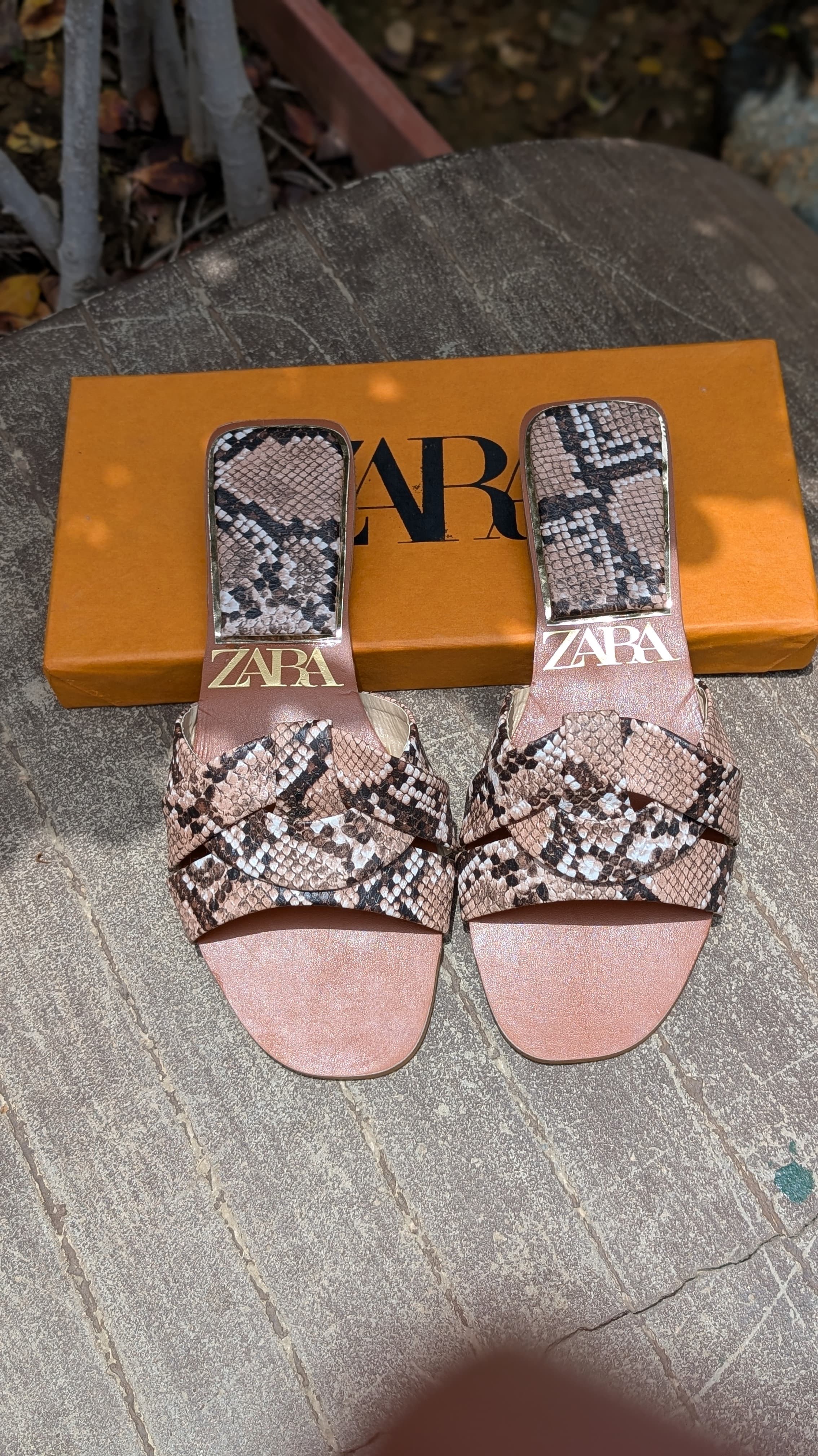 Zar'a-basic-slippers*